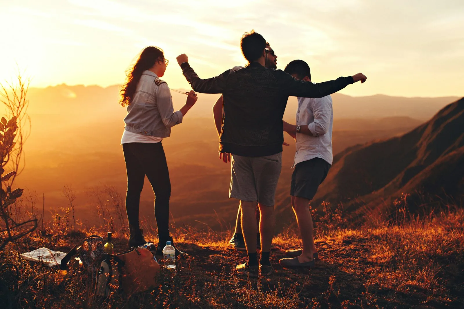 Equipa em atividade de team building ao ar livre