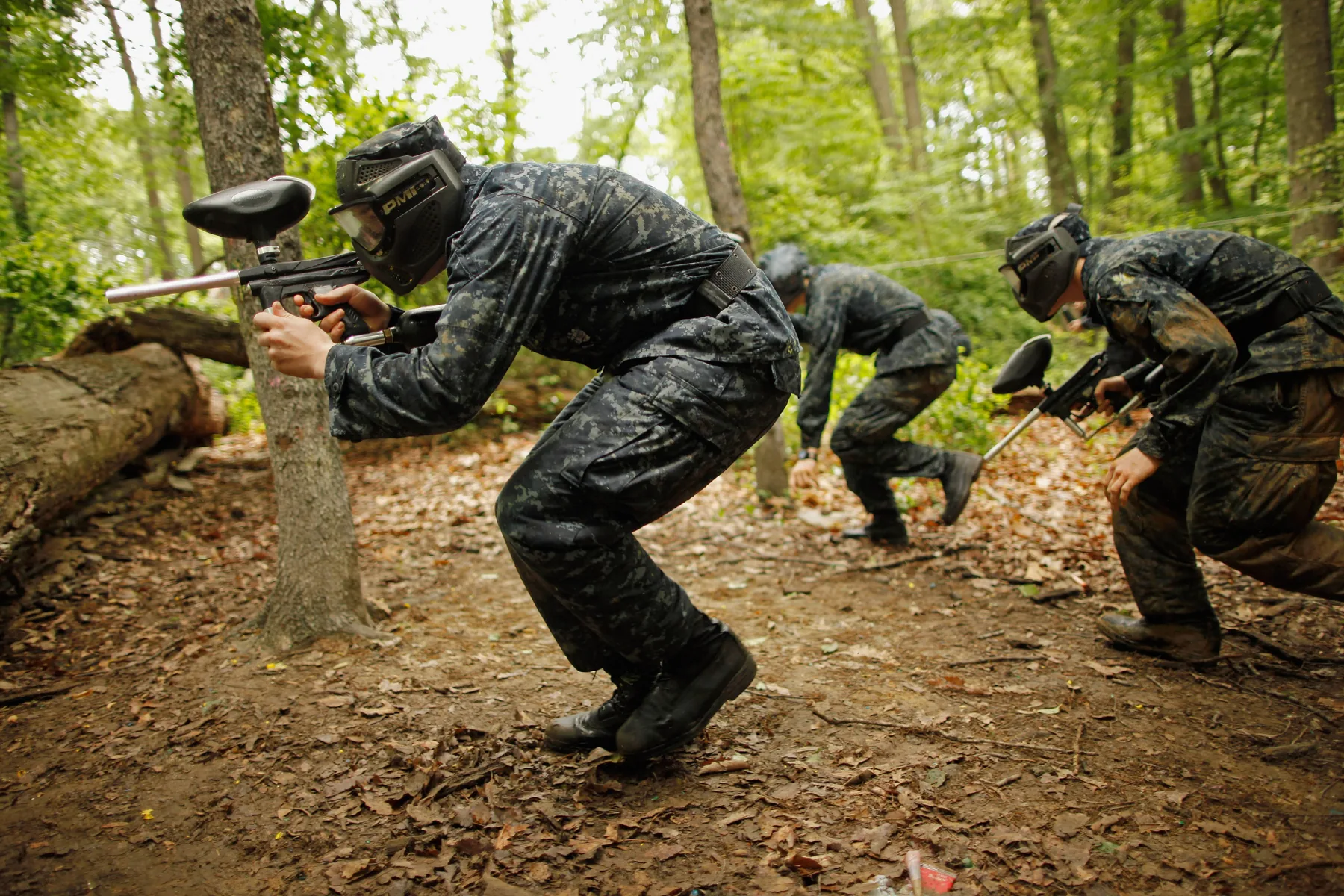 Empresa em atividade de paintball para team building